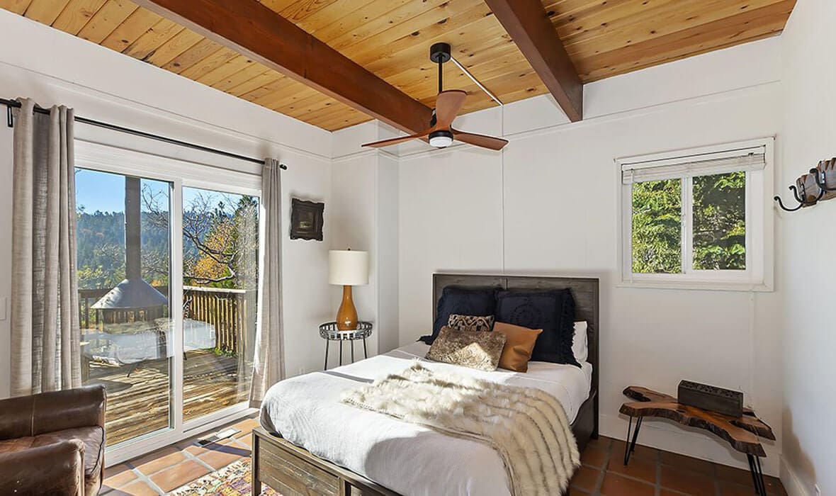 vibe-this-little-black-cabin_20