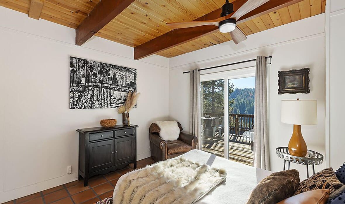 vibe-this-little-black-cabin_21