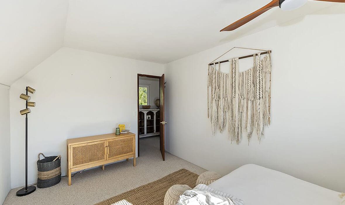 vibe-this-little-black-cabin_28