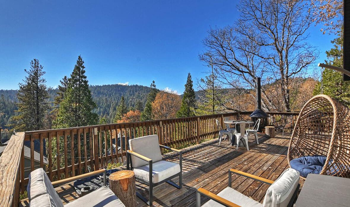 vibe-this-little-black-cabin_32