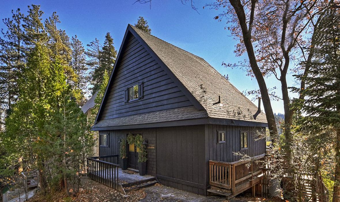 vibe-this-little-black-cabin_36
