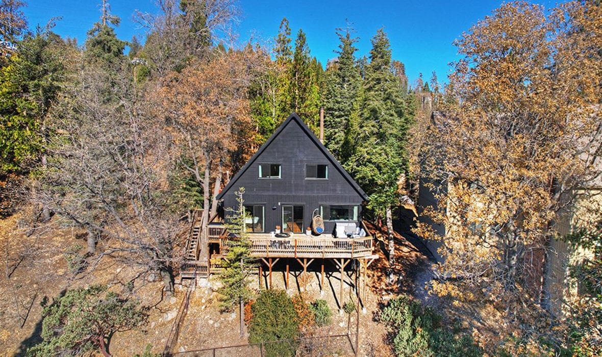 vibe-this-little-black-cabin_7