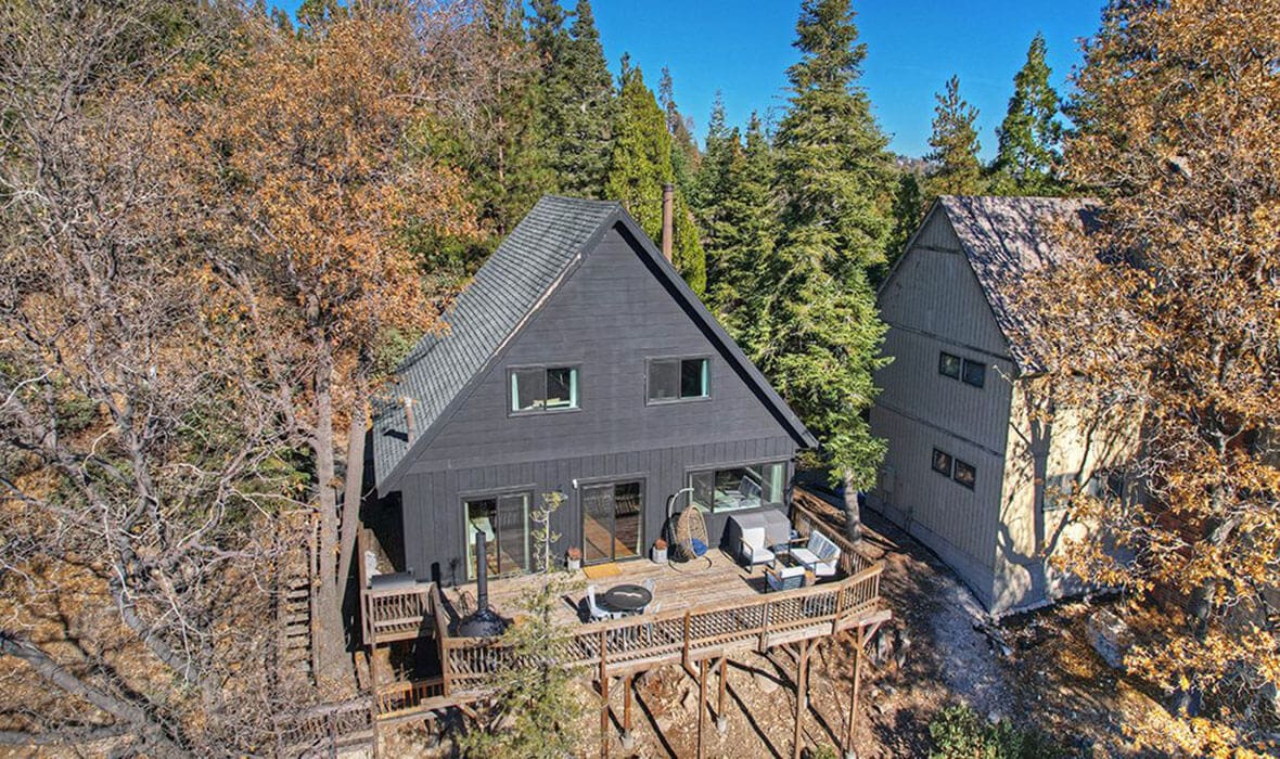 vibe-this-little-black-cabin_8