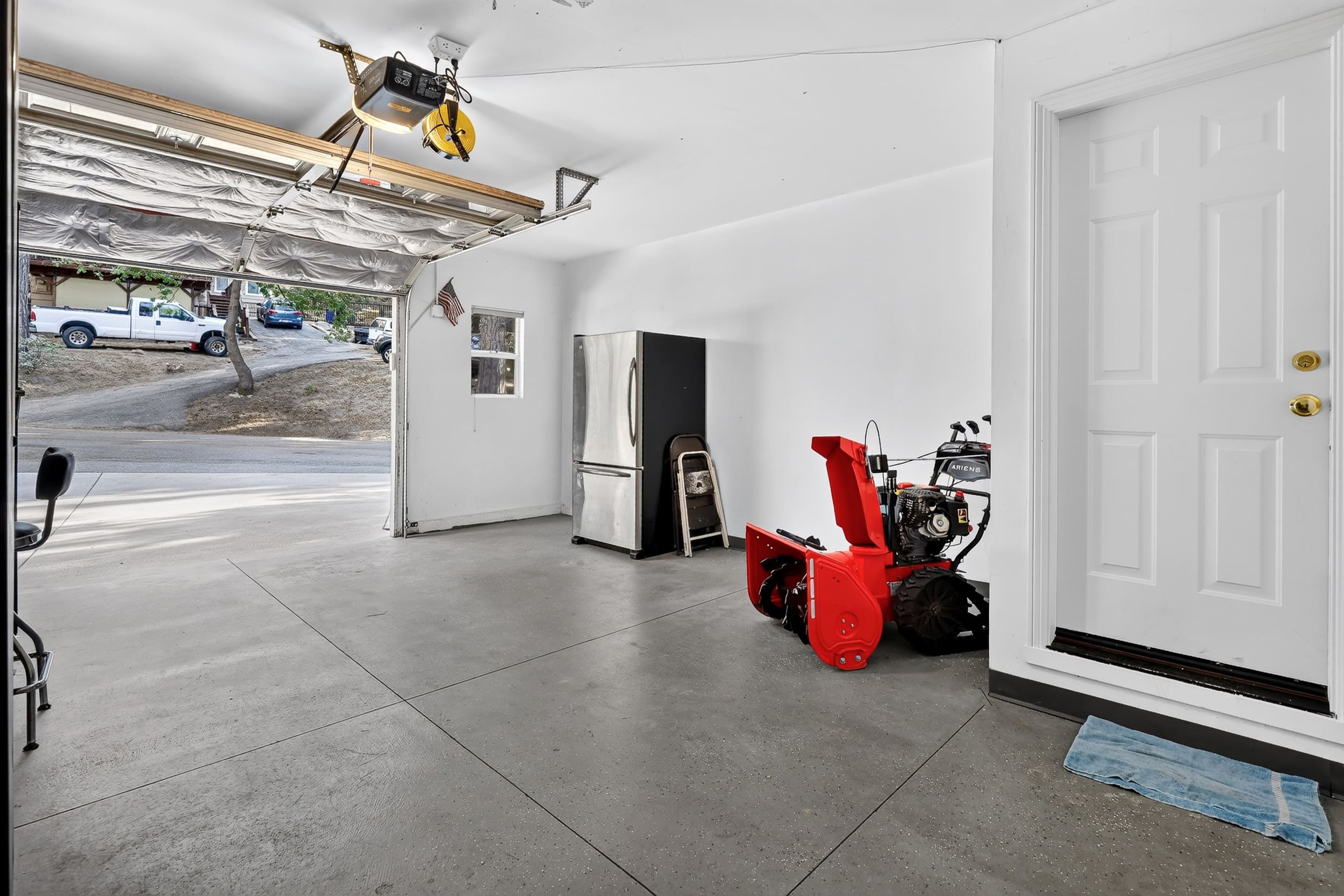 27441 meadow dr -010